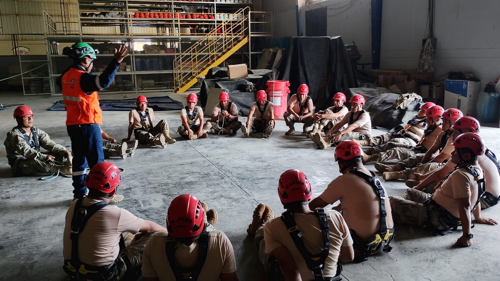 Capacitación en rescate en altura con arnés